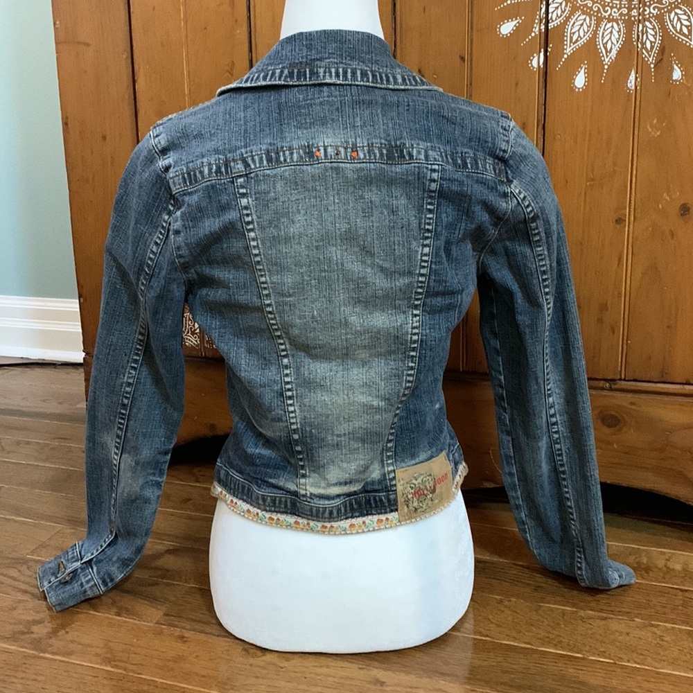 Jean jacket. - Picture 5 of 8